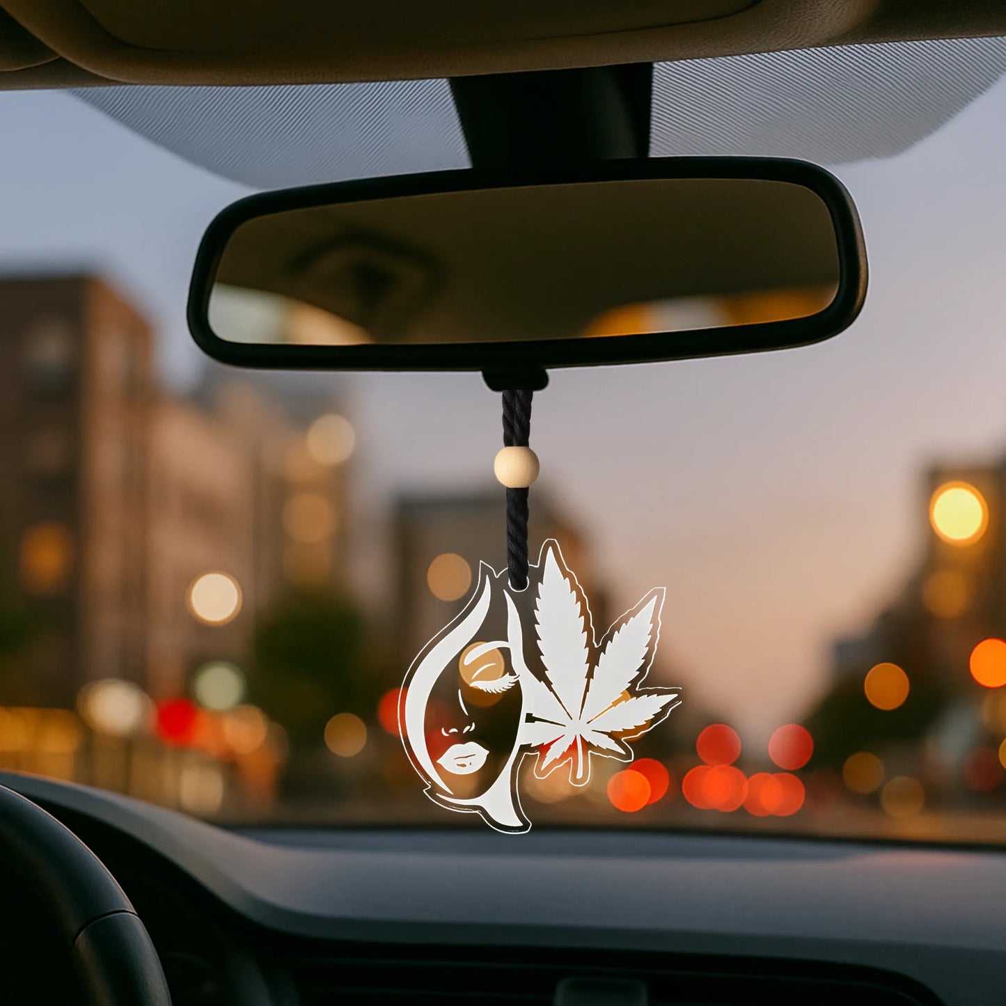 Acryl Duftbaum 'Cannabis Muse' für Auto & LKW – Stilvoller Lufterfrischer mit Gravur
